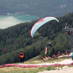 奥地利 萨尔斯堡 滑翔伞 俯瞰音乐之声的摇篮
