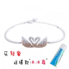 施华洛世奇SWAROVSKI Iconic Swan 手镯成双渐变色天鹅 5256264